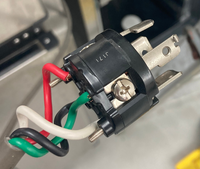 三相0vの電源線にコンセントを付けたいのですが 何色の線をどこに付ければ Yahoo 知恵袋