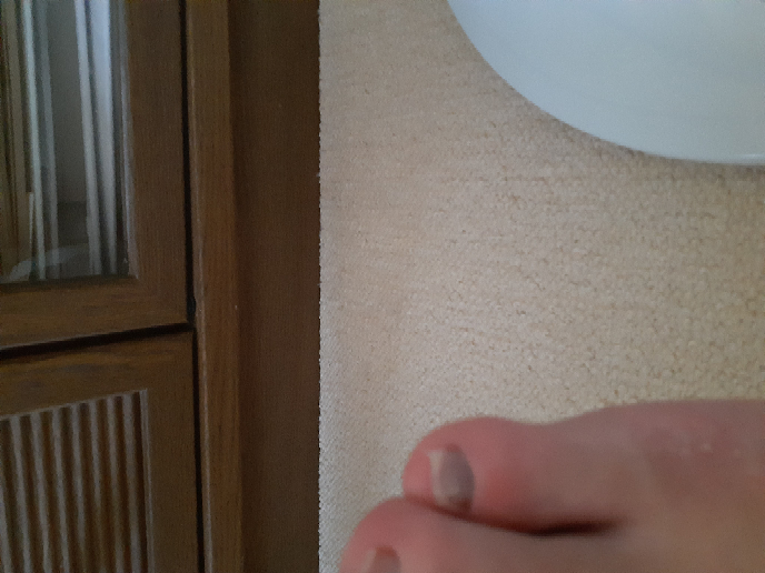 昨日仕事から家に帰り靴下を脱いだら 足の爪が紫色に変わっていました。 詳しい方何が原因か分かりますか？