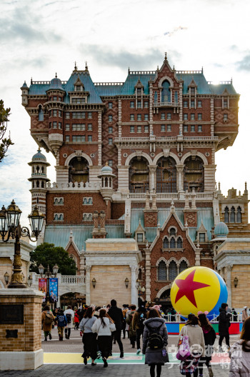 ディズニーランドのアトラクション ホーンテッドマンションってお化 Yahoo 知恵袋