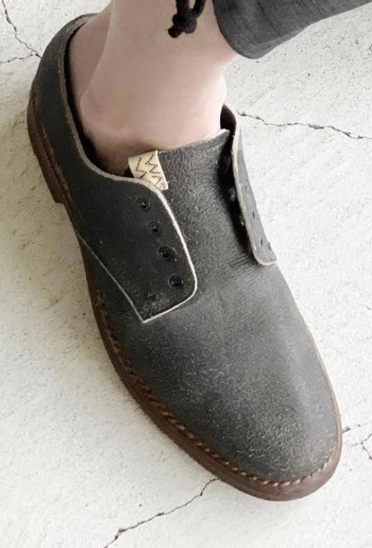 革靴に詳しい方に質問です。 この革靴はどのブランドのものでしょうか？ よろしくお願い申し上げます。