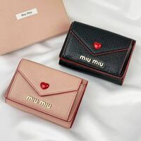 miumiuのこの財布、もう販売してないんでしょうか？公式サイトで探し