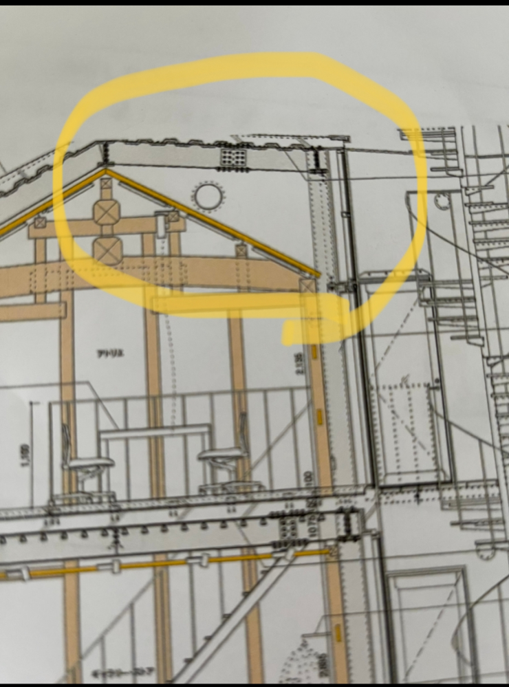 T-HOUSE MEWBALANCEの建物の図面です。 S造の建物の中に、木製の蔵の軸組を入れた構造です。 この黄色いで囲ってた部分はなぜこのような 空洞ができる構造になっているのですか？