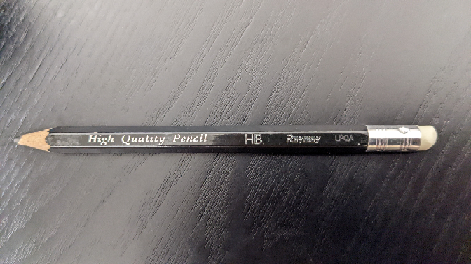 僕はこの鉛筆を愛用していて何年か経つのですがどのお店に行ってもなくなっていて見つからなかったのですが下の写真のような商品はどうやって手に入れられますか?