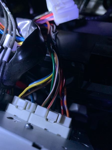86ZN6前期型のナビ裏配線ですが、どれが何の線かわかりますか