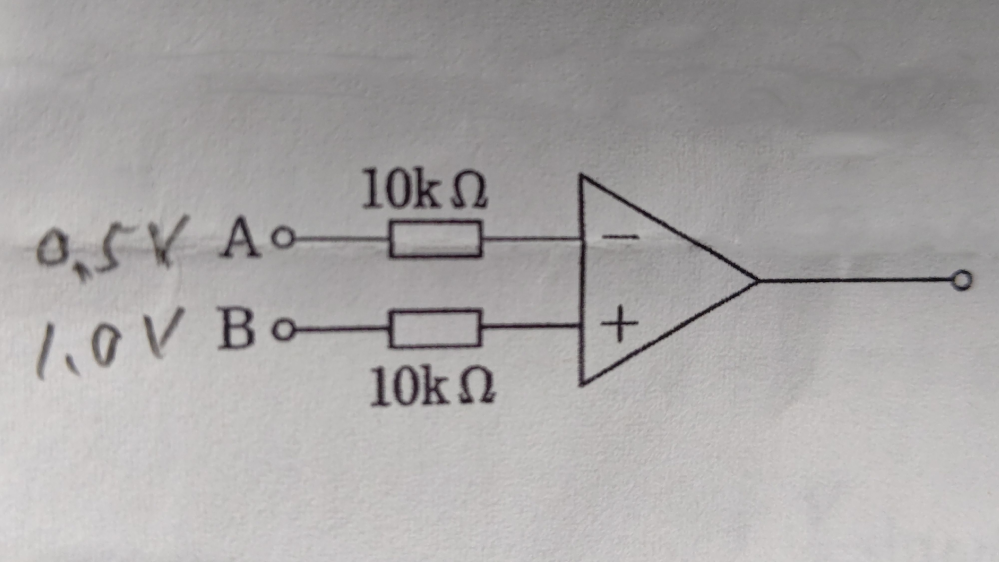 電子回路で図の様な回路は成立するのでしょうか？ 勉強不足ですが、負帰還増幅回路？ の様になっていないからでしょうか。 よろしくお願い致します。 出力は何Vか？という問題です