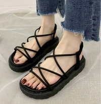 こういうサンダルに白い靴下 黒い靴下って変ですか こういう Yahoo 知恵袋