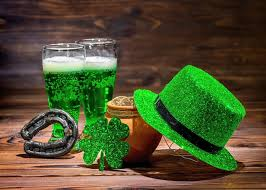 名前は何？【アイルランド篇】緑一色に染まる、この祝日の名前は何？ ＊アイルランド以外の国でも祝われます。