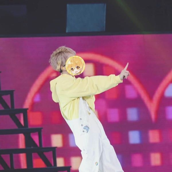 す と ぷり 王子 衣装 すとぷりのライブについてです 王子様系の