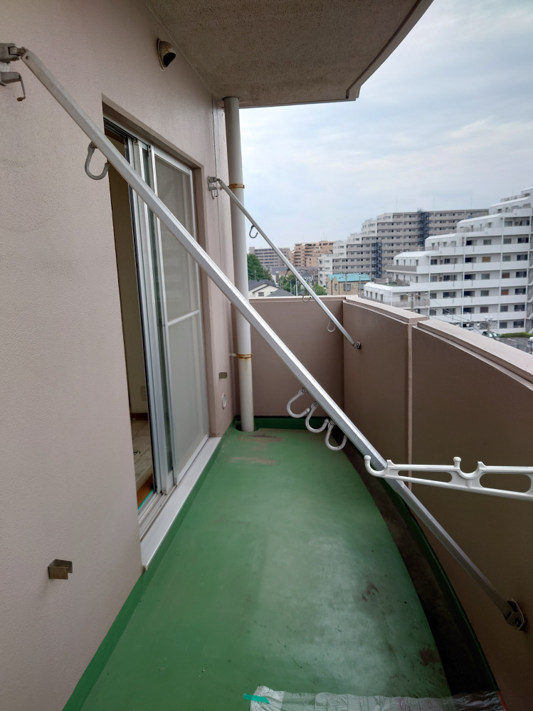 賃貸マンションのベランダにある物干しですが 使用方法がわかりませ Yahoo 知恵袋