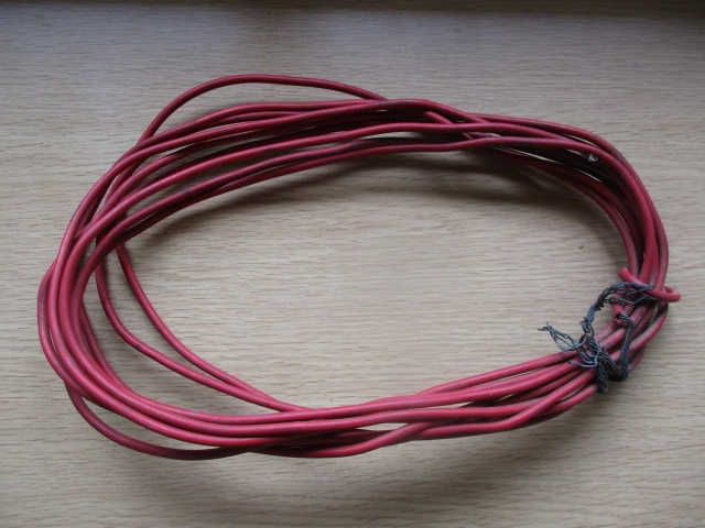 電柱にある電線で家につながっているような電線の太さ などのことを教えて Yahoo 知恵袋