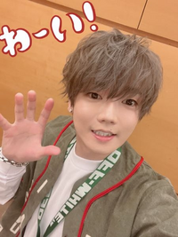 この歌い手のめいちゃんのような髪型のセットの仕方を教えて欲しいで Yahoo 知恵袋