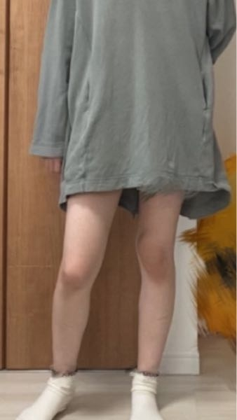 この脚の細さは出さない方がいいでしょうか。。？普段から足は隠して