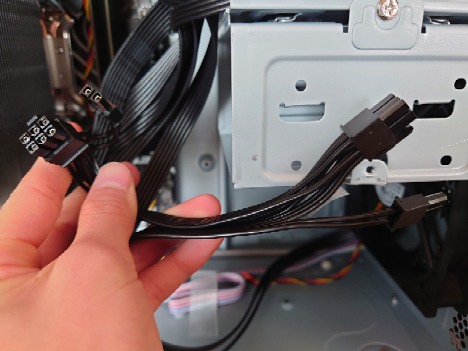 RTX3060 12GBと電源 600Wと電源ケーブル RTX3060を取りつけたいです。補助電源はこのケーブルであって