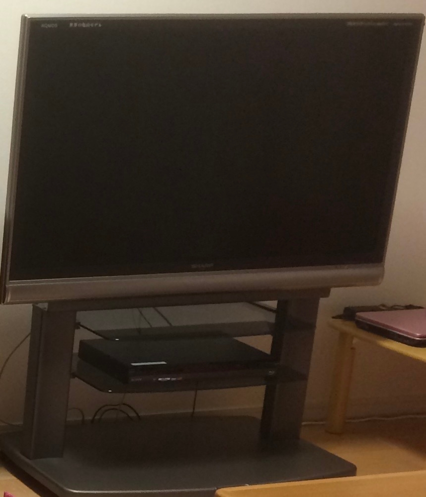 画像のSHARPのテレビの型番がわかる人いますか？世界の亀山モデルAQUO 