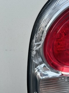 ムーヴキャンバスのテールランプのカバーが少し割れて』 ダイハツ