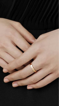 4mmのビーマイラブを結婚指輪にするのは、いかがでしょうか。4mmは幅が