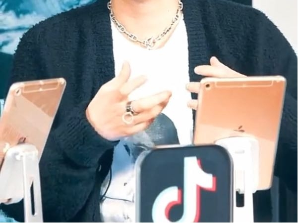 CELINE チョーカー　野田洋次郎着用 探してます。RADWIMPSの野田洋次郎がTikTokLIVEで着けていた