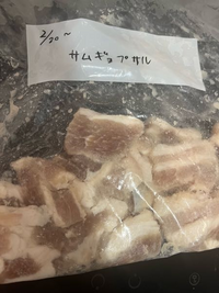 下味冷凍していたお肉があるのですが、今日を使おうとして出したら色がおかしいのですが、大丈夫でしょうか？ 