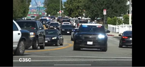 なぜ日本の緊急車両は、ヘッドライトをフラッシュさせないのですか なぜ日本の緊急車両は、ヘッドライトをフラッシュさせないのですか