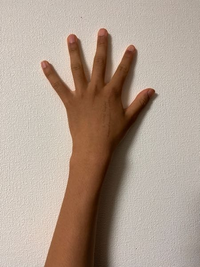 腕が細くて子どもっぽく見える 高2男子です。 - 最近腕が細いのがコンプレックスになってしまい