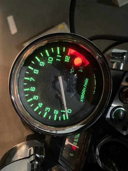 最近買ったばかりのXJR400ですが少し乗ってオイルランプがつき