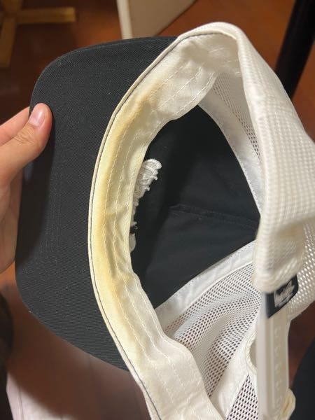 メルカリで目立った傷や汚れなしの服を出品、購入者から「近くで見ない 
