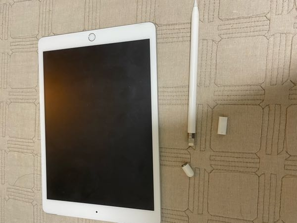 iPad第8世代のアップペンシルの接続方法が分からなく困っていま