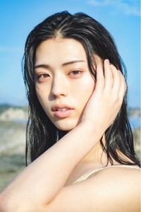 井手上漠さんは整形や女性ホルモンやってますか？

根拠とともにお答えください 