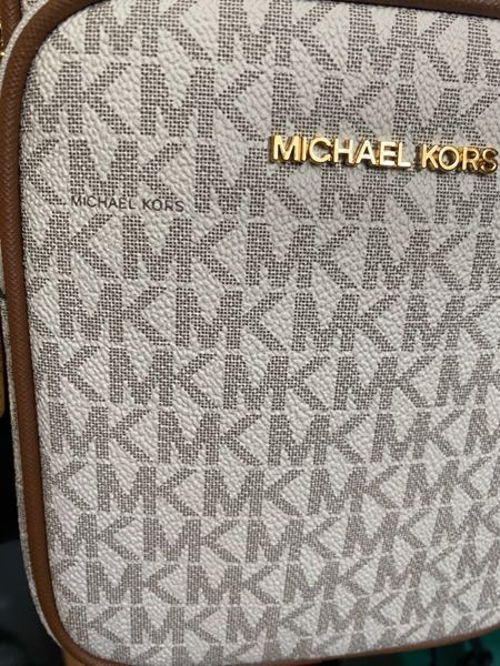 MICHEALKORSマイケルコースこのバッグは本物ですか？ZOZOTOW 