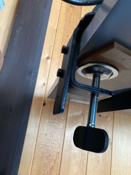 パソコンのモニターアームのネジについてご相談ですが、きつくしめすぎ