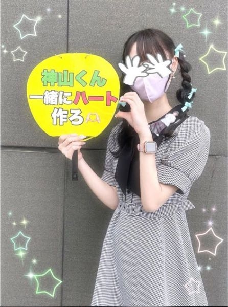 このような黄色で目立つカンペうちわはどのように作りますか