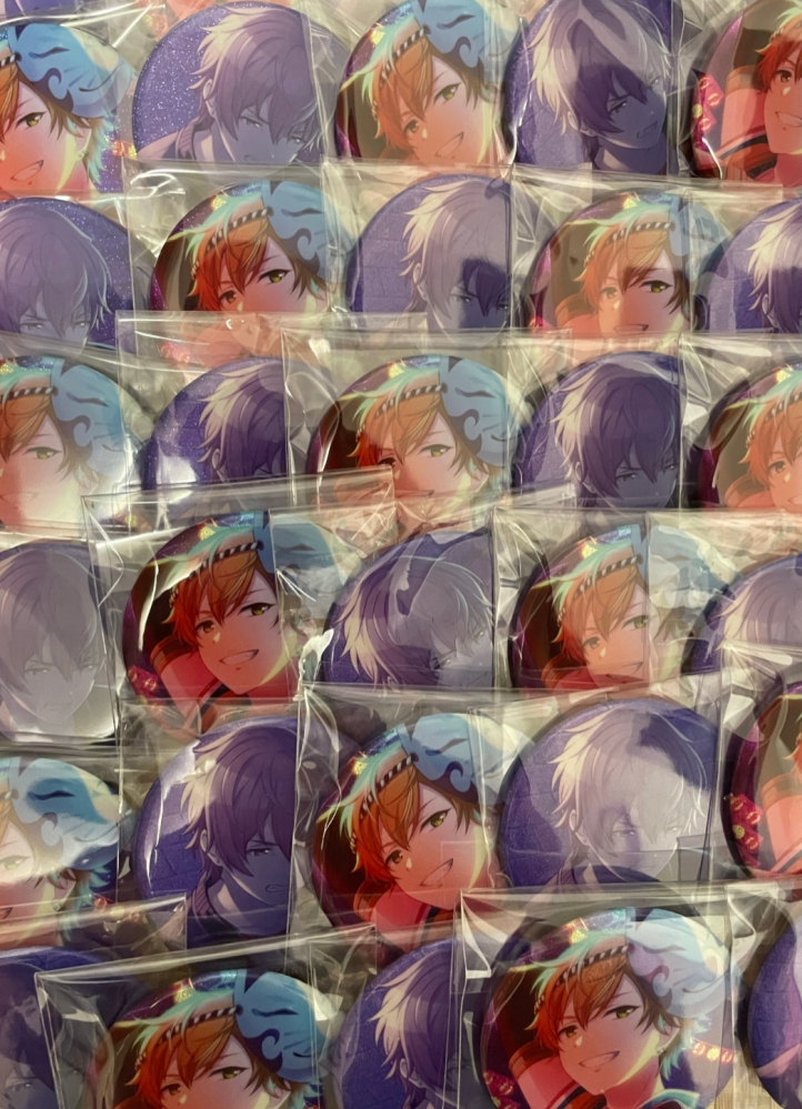 A3の痛バで、画像のように交互に並べるのは弱く見えますか？(プロ