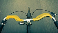 至急お願いします!!
自転車のハンドル部分(写真の黄色い部分)が錆びてて汚いんですよ、どうやったら落ちますか?
※写真は拾い画です 