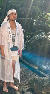 KingGnuの井口氏が着ているこのTシャツ教えてください