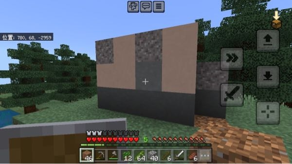 マイクラで遠出して探検してたら こんなのがあったんですがこれなんですか？ コンクリートと砂利でできてるっぽいです。 補足 旅路の遺跡というものっぽいんですが、もしかして下掘った方がいいものですか？ 素通りしちゃったんですが。。。