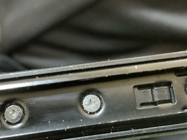 Switchの本体を分解しようと思ったのですが、ネジ穴が潰れてネジが回