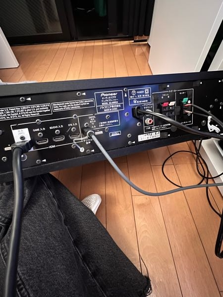 SA-SWR33についての質問です画像のようにフロントスピーカーを剥き出し