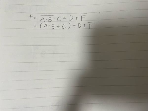 至急お願いします。 論理回路のブール代数の問題です。 ABCのところでド・モルガンの法則を使っていることはわかるのですが、Dが掛け算になるのが理解できません。ここは何則を使っているのでしょうか？
