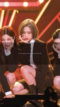 リュジンちゃんのこの髪色はなんですか？
教えて欲しいです。
#itzy#リュジン#髪色 