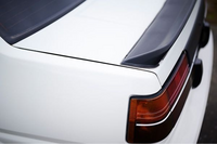 AE86の2ドアタイプなのですが、皆さんは純正のトランクスポイラ  