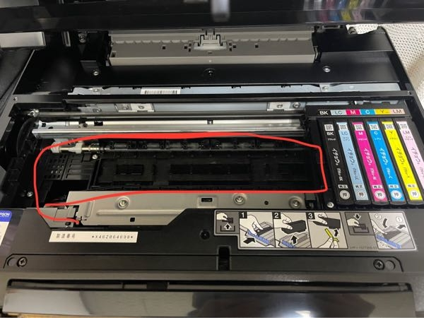 EPSONのEP-810ABで紙詰まりを起こしたらしく、ここの部分にあった