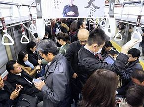大喜利です 満員電車でギリギリ食べてもいいもの
