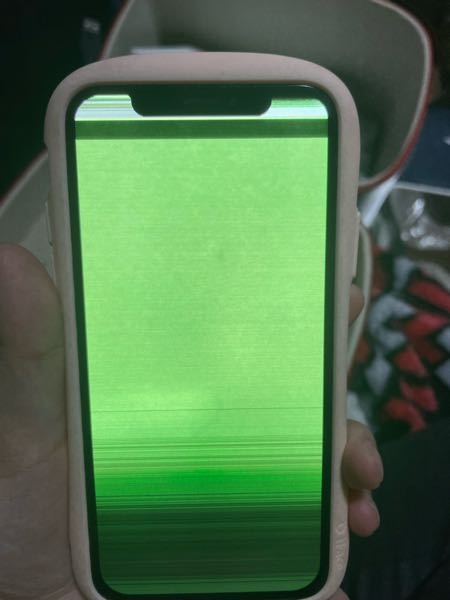 iPhoneXがこの状態になってしまったのですが、 これは、液晶漏れなのか液晶焼けなのか、なんなのかわからないので、分かる方教えて欲しいです。