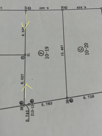 地積測量図について教えてください。

隣との境界線は黄色の矢印
図面上記載の数字や文字の意味がわかりません。ご存じの方教えてください。

28
0.742
Z13-13
計
コ
P 