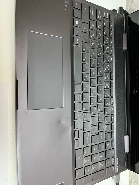 至急 パソコンに衝撃が入ってからパソコンがつかなくなってしまったんですけどつける方法教えてください。 専門知識はありません。