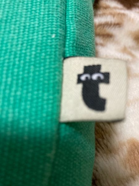 このロゴマークはなんというブランドかわかったら教えて下さい。 このマークのついたバッグをフリマで買ったのですが、とても可愛いので他のも見たいです。 何で検索したらいいのかな。