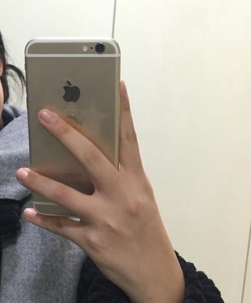 これはiPhone6と6sどっちですか？ - iPhoneの文字の下に『S... - Yahoo 