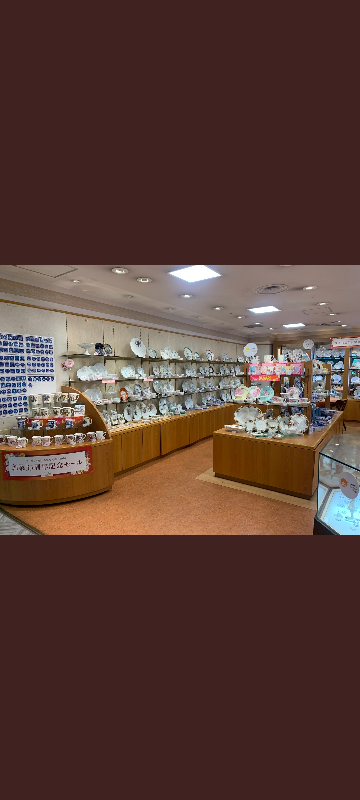 画像は新宿サブナードにある食器屋さんらしいのですが、お店の名前を教えていただけませんでしょうか？