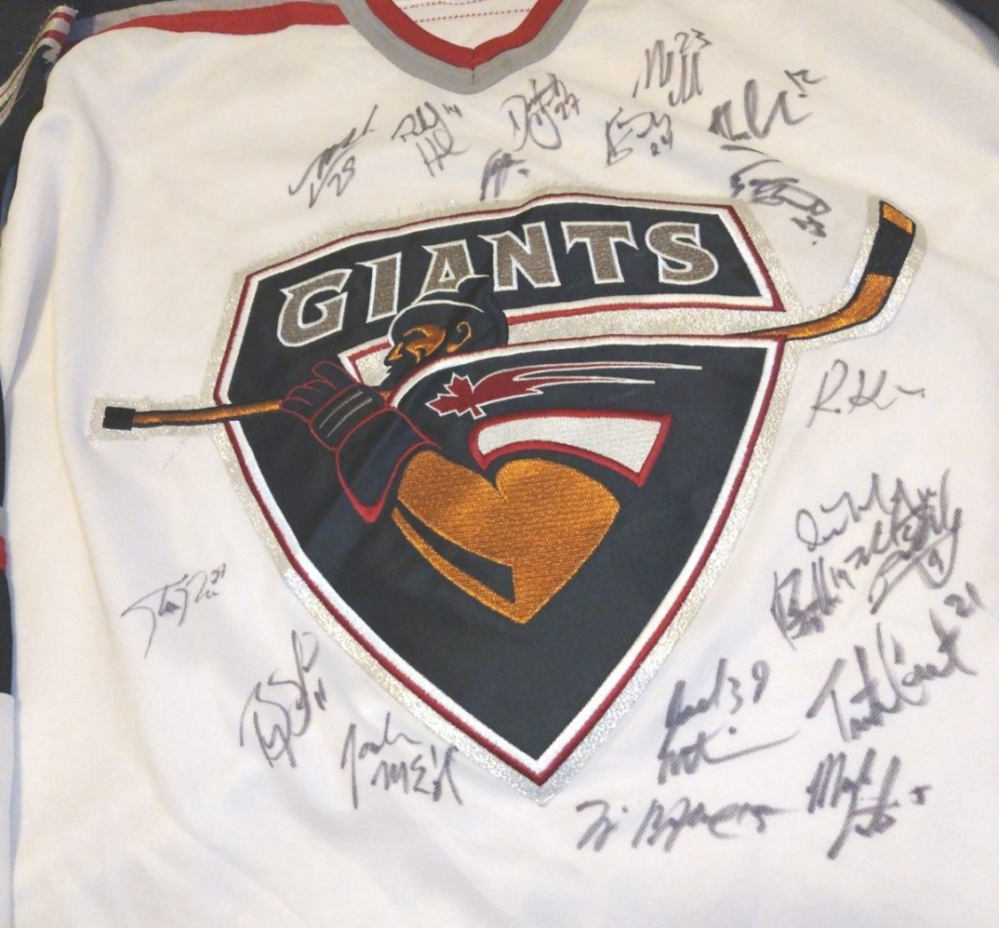 カナダメジャージュニアWHLのVancouver Giantsの、どなたの方々のサインか、またはどの世代のメンバーか、教えてください。
