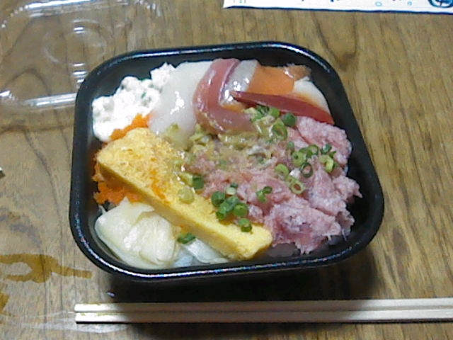 焼きそばと海鮮丼どちらがすきですか？教えてください。